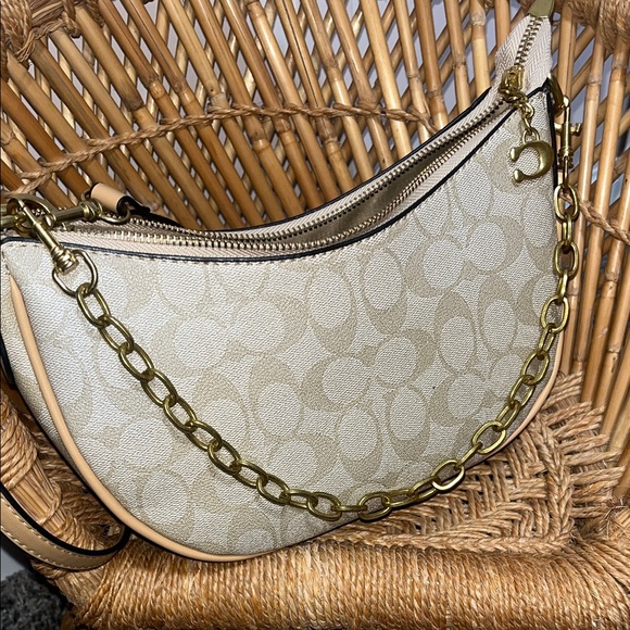 Coach Cream Shoulder Bag with Gold Chain - Picture 1 of 4